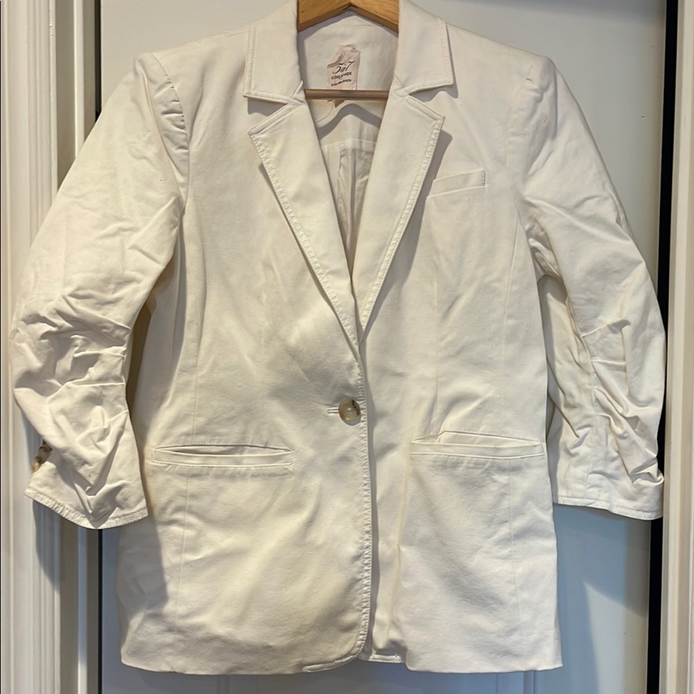 White Blazer with Notched Lapel and 3/4 Sleeves